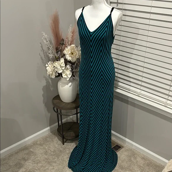 Chevron Teal and Black Slimming Dress - Picture 2 of 7